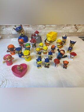 PAW Patrol Ultimate Cruiser 2 Vehicles Boat Plus 3 Chase Figures Mixed Lot
